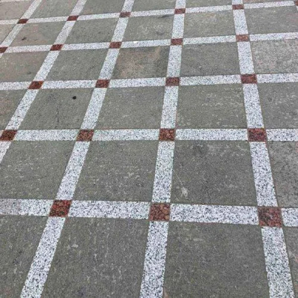 Тротуарна плитка з Покостівського граніту 100x100x50 колота