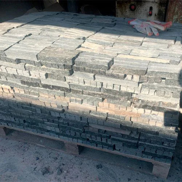 Бордюр гранітний 200x80x1000 полірований