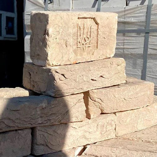 Катеринославська цегла Снігова королева ручного формування 250х120х65 мм